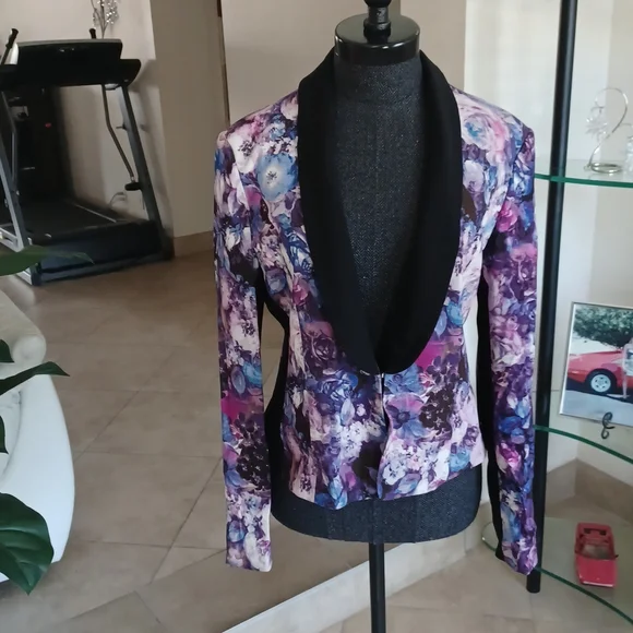 Cache Jacket - Picture 1 of 10